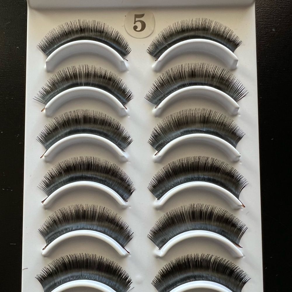 Ultimate lashes # 5  - Picture 2 of 7